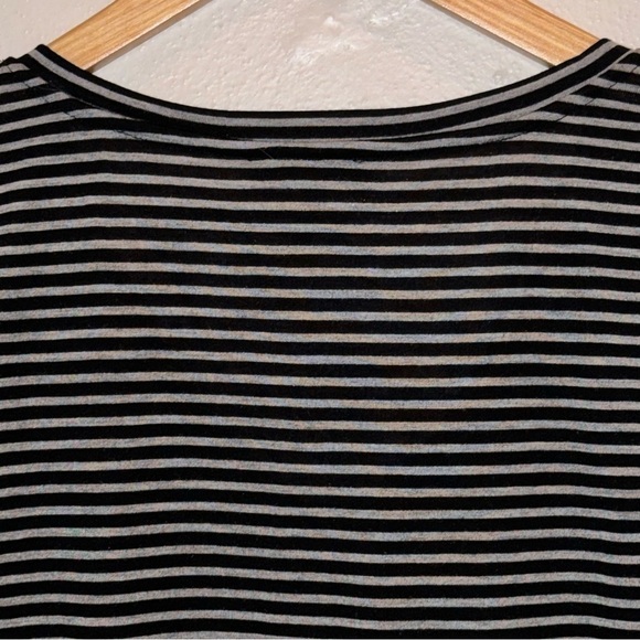 Paige V-neck T-shirt Women’s Size Medium - Picture 8 of 8